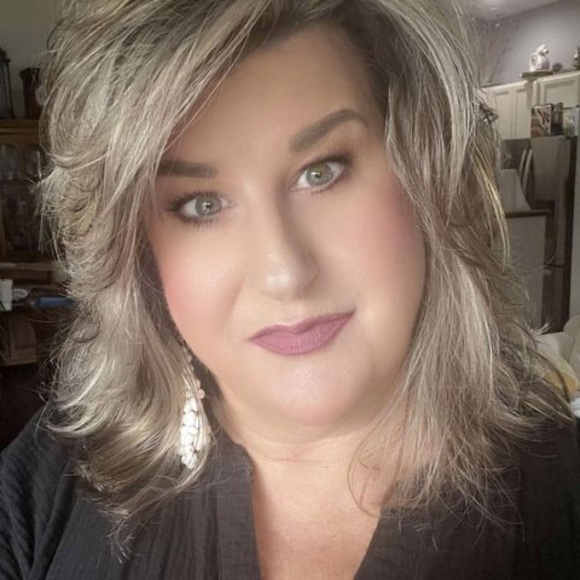 Meet your Posher, Vickie - Picture 1 of 1